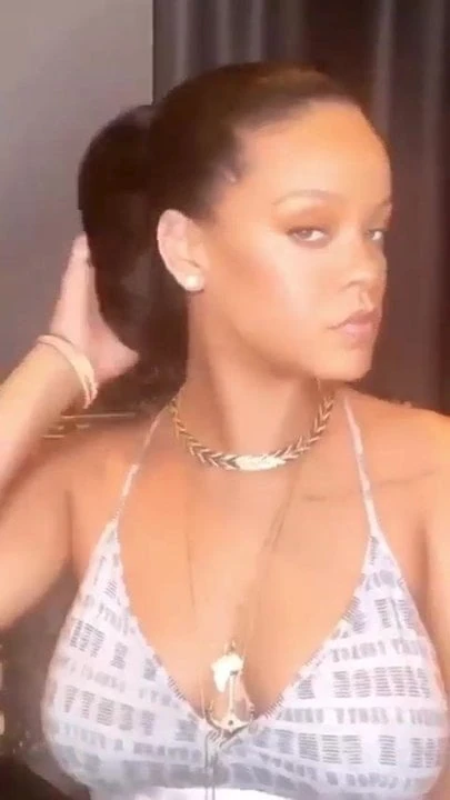 Rihanna (IGStory) Sexy  Cleavage