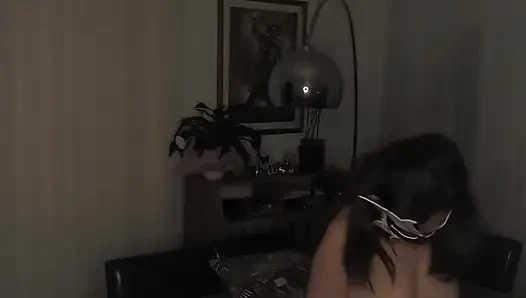 Скачка на дилдо, соблазняет