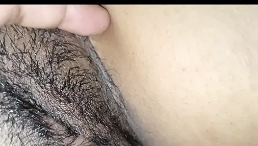 Симпатичная грудь сжимает и трахается с домохозяйкой