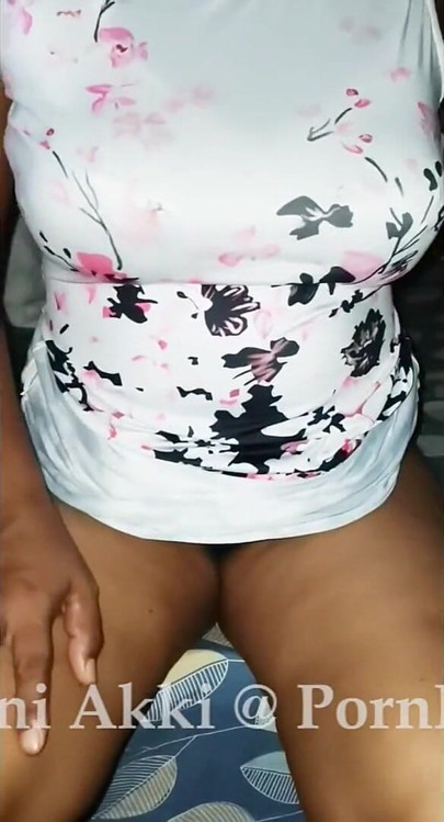 Sri Lankan MILF Shows Her Nude Body to Her Lover