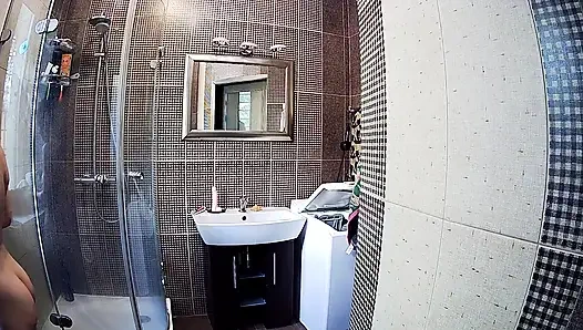 Dusche: heißes zierliches mädchen stella genießt ihre dampfende duschzeit