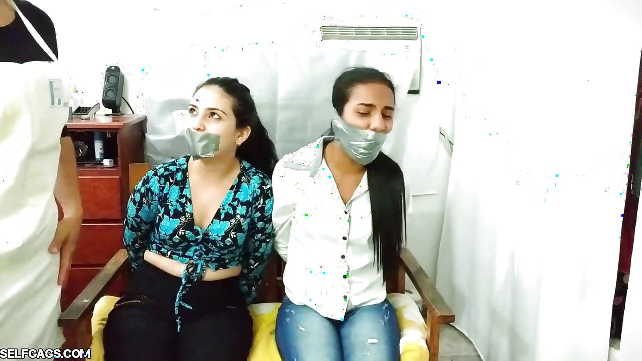 Amordaçados com meias fedorentas e pés adorados pela madrasta!