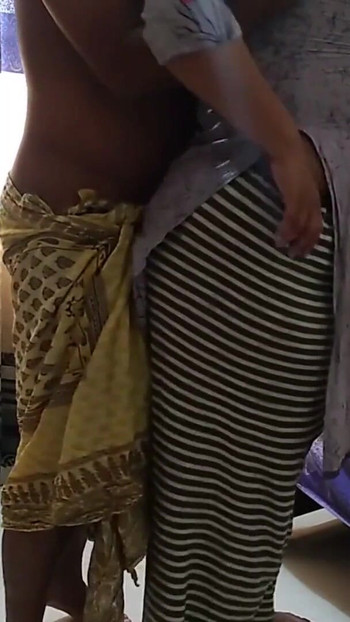 Ikoniskt ögonblick från "Hands tied & anal fuck - egyptisk het MILF styvmamma blir grov knullad av sonens vän när hon var"