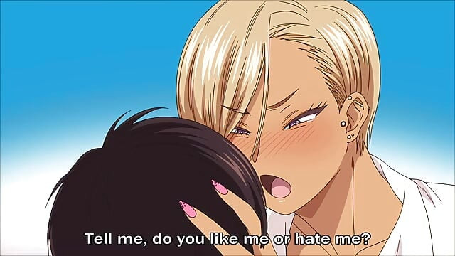 Gyaru seksi sawo suka mengongkek kawannya yang tenang dalam sut beruang