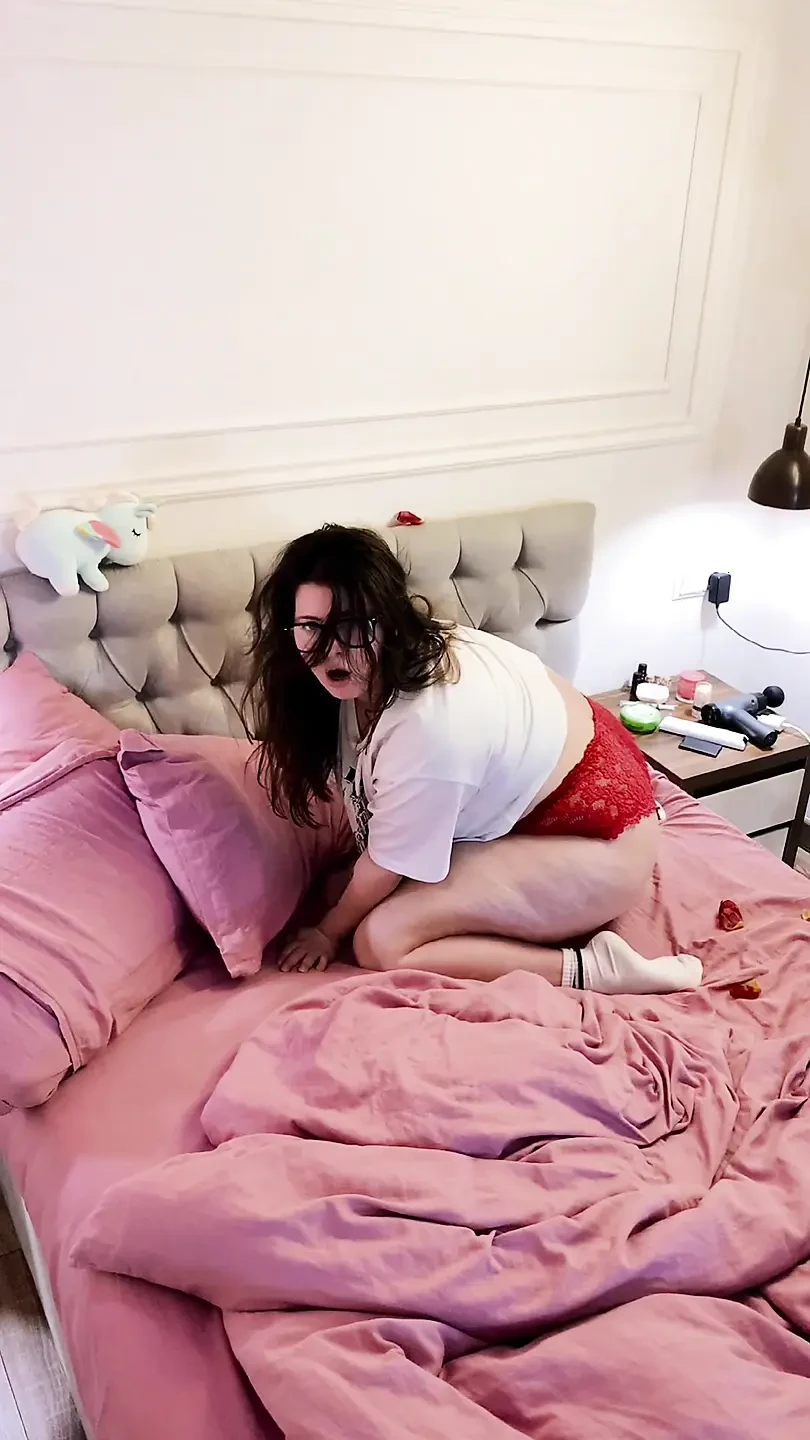 HOT NERDY PAWG COLLEGE GIRL INVITES YOU CUM TOGETHER