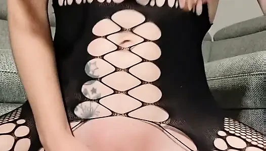 Scarlett kane lagi asik muasin memeknya pakai kontol raksasa pria kulit hitam