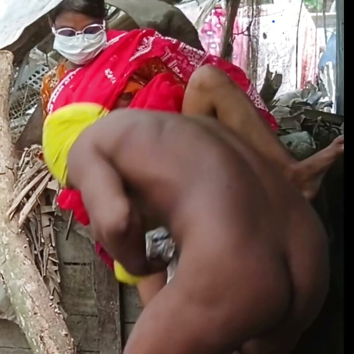 Viral sexy video of me fucking my hot young stepmom - Bangladeshi