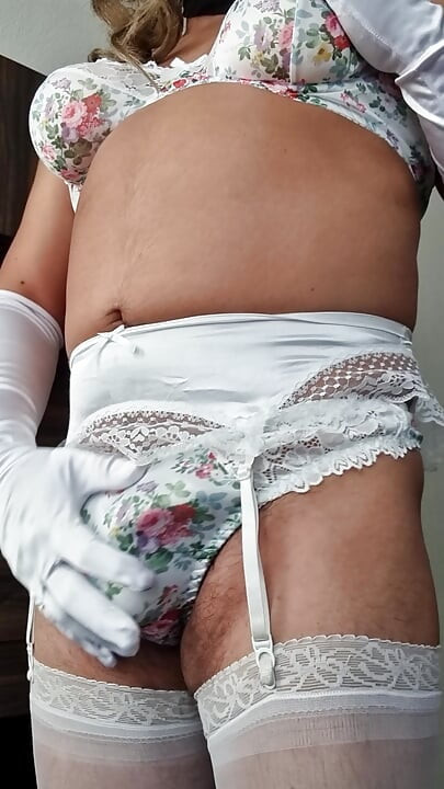 Seksi 90'ların gelin iç çamaşırı