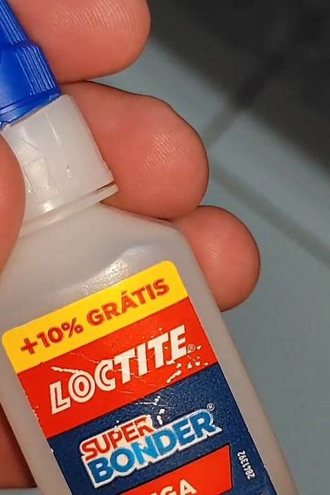 Super vruće ljepilo pričvršćuje kurac na prsten za kurac