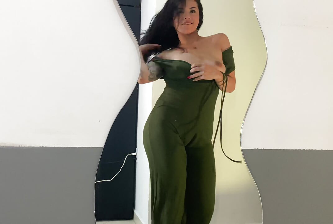 Dit gaat niet over regels, ze staat voor de spiegel