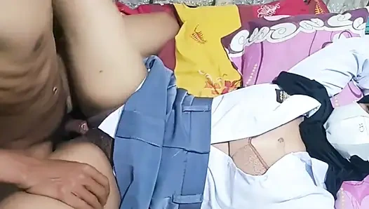 Siswi SMA ngentot abang tiri pulang sekolah