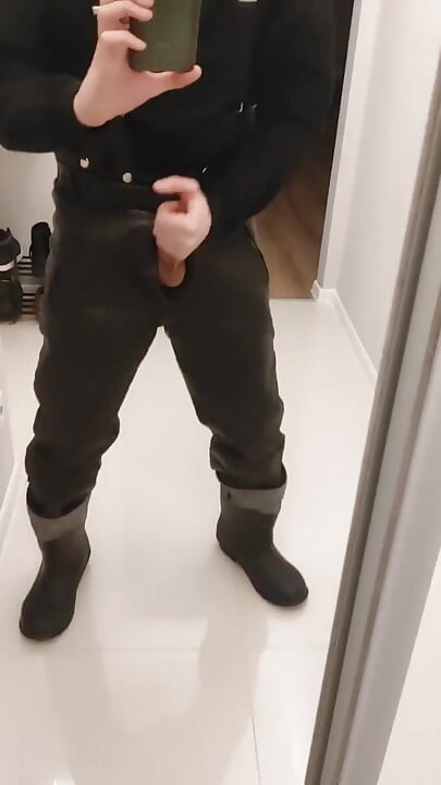 Gay Army Men Fuck. I'm in Rubber Boots and Leather Pants