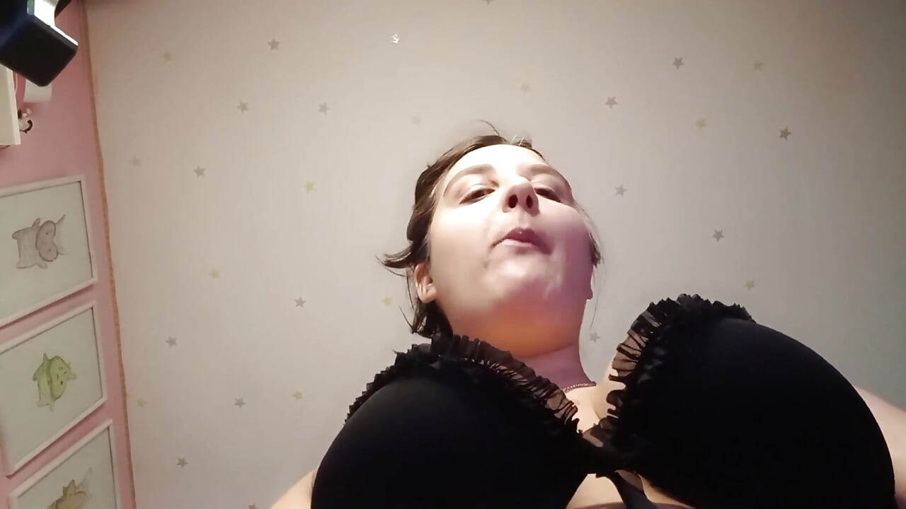 Underboob View While Doing Big Bubbles - Bunny Looner