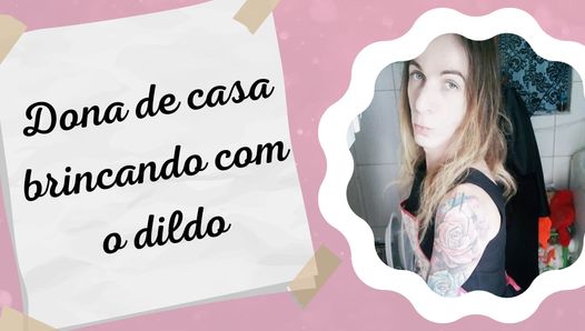 Sissy Aniya - dona de casa tgirl diversão com vibrador