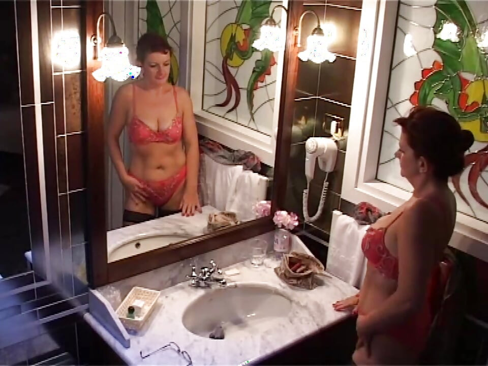 자지에 대한 갈망을 가진 할머니