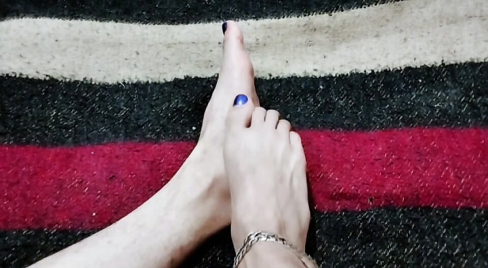 A delicious footjob with my dildo
