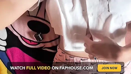 Bu masa için çok ateşliyim! Yoğun orgazm! Bedava amcık ovma porno