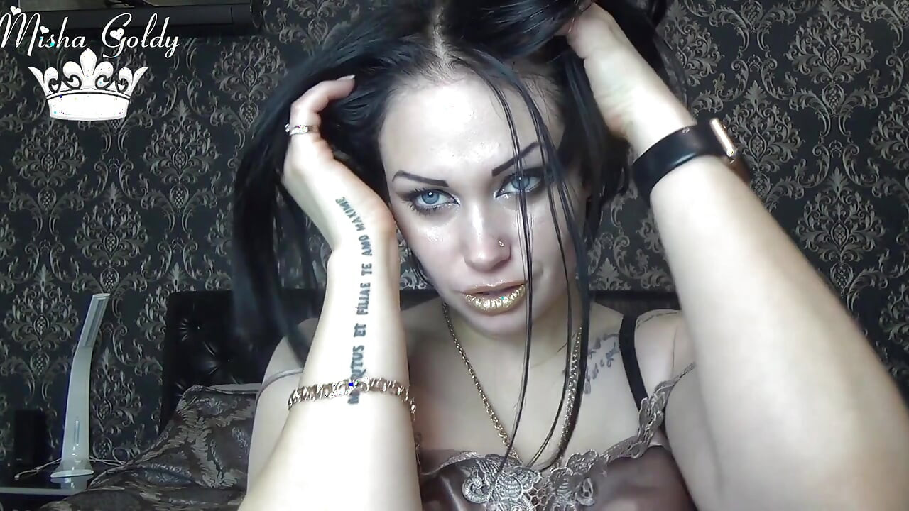 Golden goddess lips & jewelry fetish