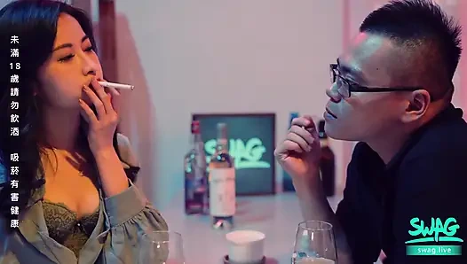 Kaufe ein Getränk und fick geile asiatische Mädchen an der bar