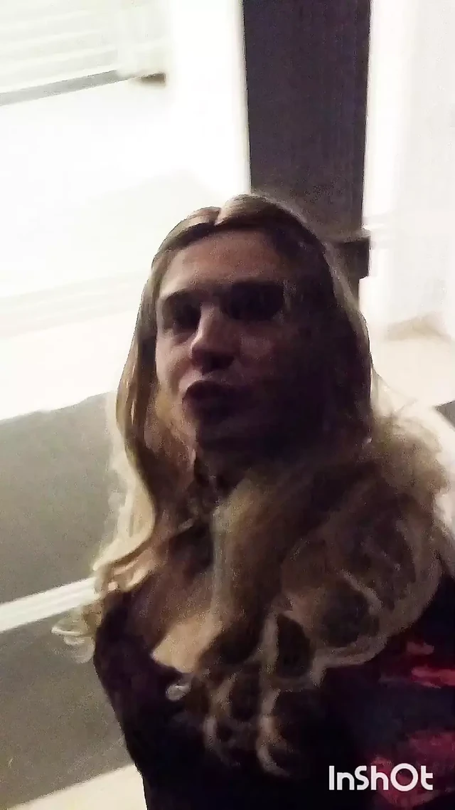 Belle petite salope trans shemale pute a bite travesti francaise celia cross