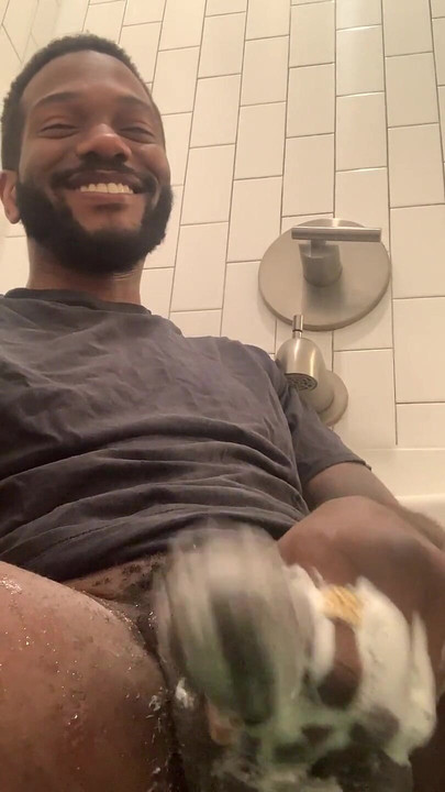 Matt Bishop Soapy Tub Jerk Off Session With Cum Shooting Everywhere!