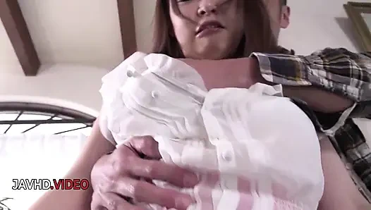 Keterampilan blowjob menggoda Satomi nagase dengan belahan dadanya yang menakjubkan untuk gairah hardcore