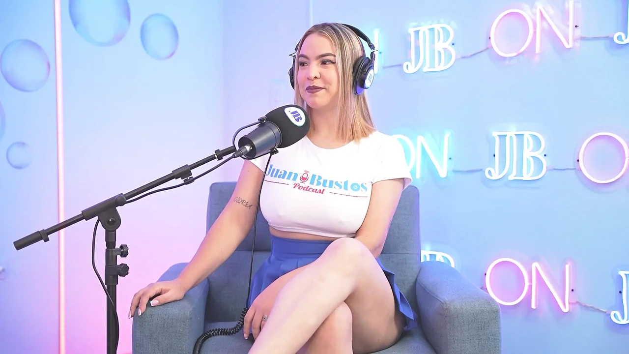 大黑3p - Daniela Gomez和她热辣丰满的朋友分享大黑鸡巴, 直到他们堵嘴