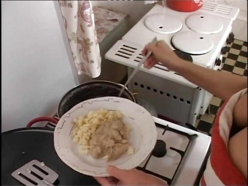 Amateur Housewife Ass Fucked and Cumshot in the Ass by a Big Cock in the Kitchen
