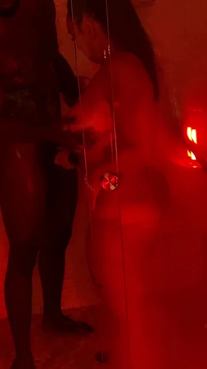 与 Bones Montana 的 Bts 秀