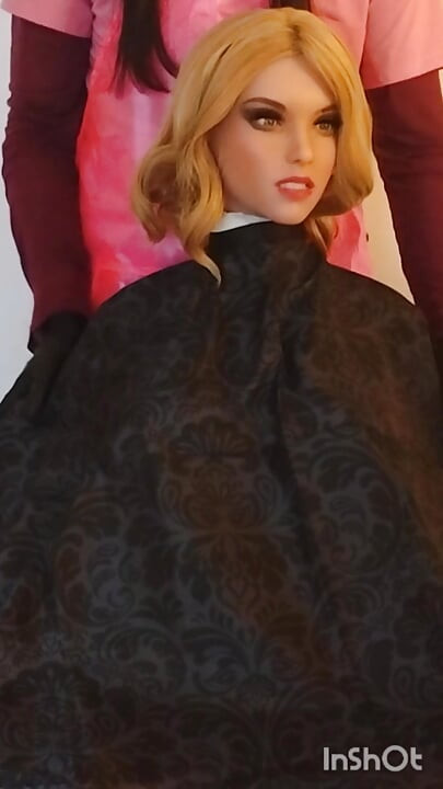 Lauren's zijdezachte haarknipcape modeling sessie
