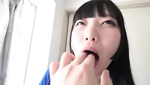 Gepierctes necken. Ihre zunge sorgt für eine böse wendung