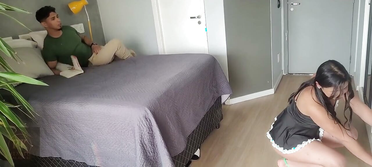 Jeg så min horaktige kone få creampie av sin personlige trener