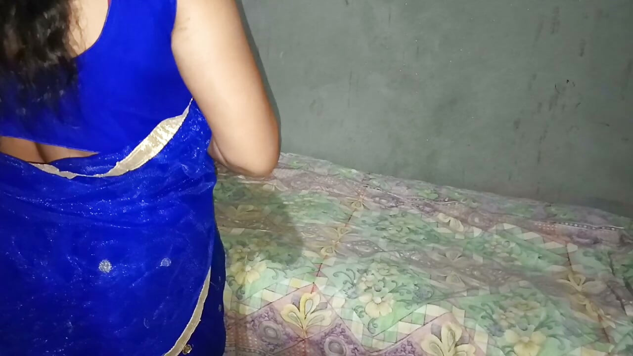 Je porte un sari pour la première fois et mon demi-frère m’a baisée brutalement en levrette