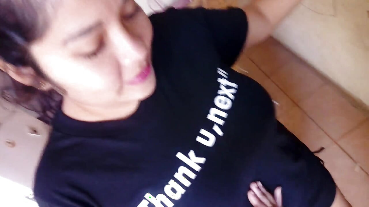 أردت حقا أن أضع هذا الديك الضخم في أعماق حلقي