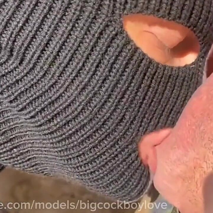 コンドームなしの巨大な陸軍チンコが兵舎の司令官と性交!