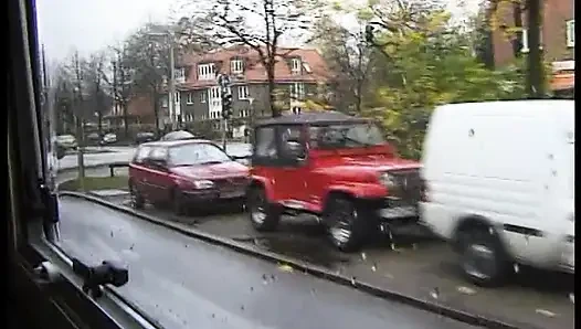 Sarışın genç kız üçlü grup sekste arabada sikiliyor