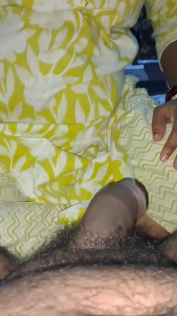 Muie cu iubita indiană de peste 18 ani și spermă în gură | Clip 1