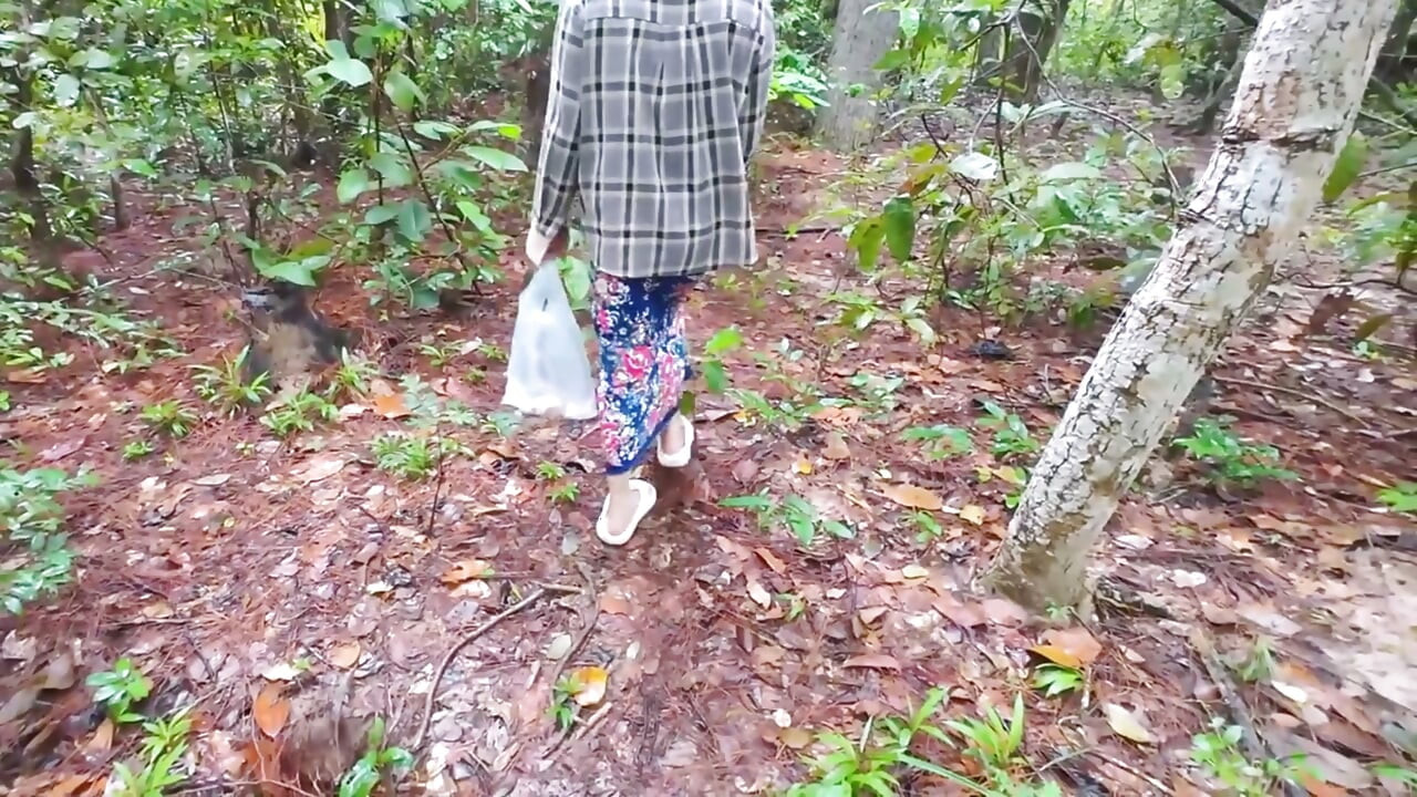 Thai Teenagers get Lost in the Forest and get Horny, so they have Sex.
