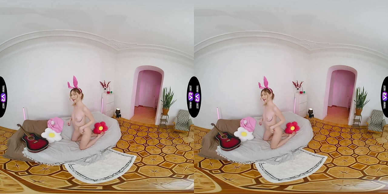 Непослушная Миа Мурковски раздвигает свою сочную киску - TeenMegaWorld