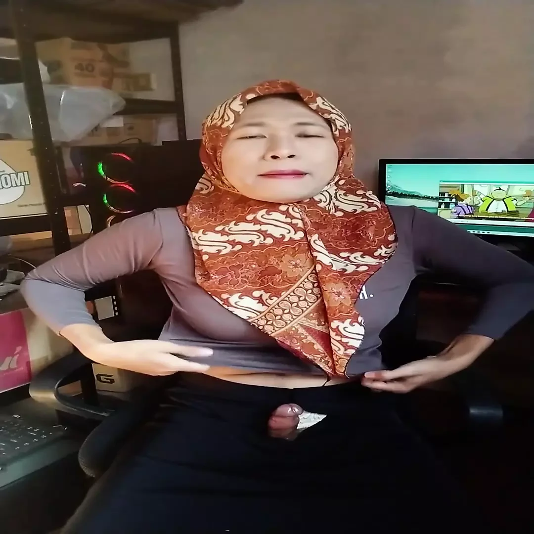 Indo Shemale Hijab Masturbation in Office