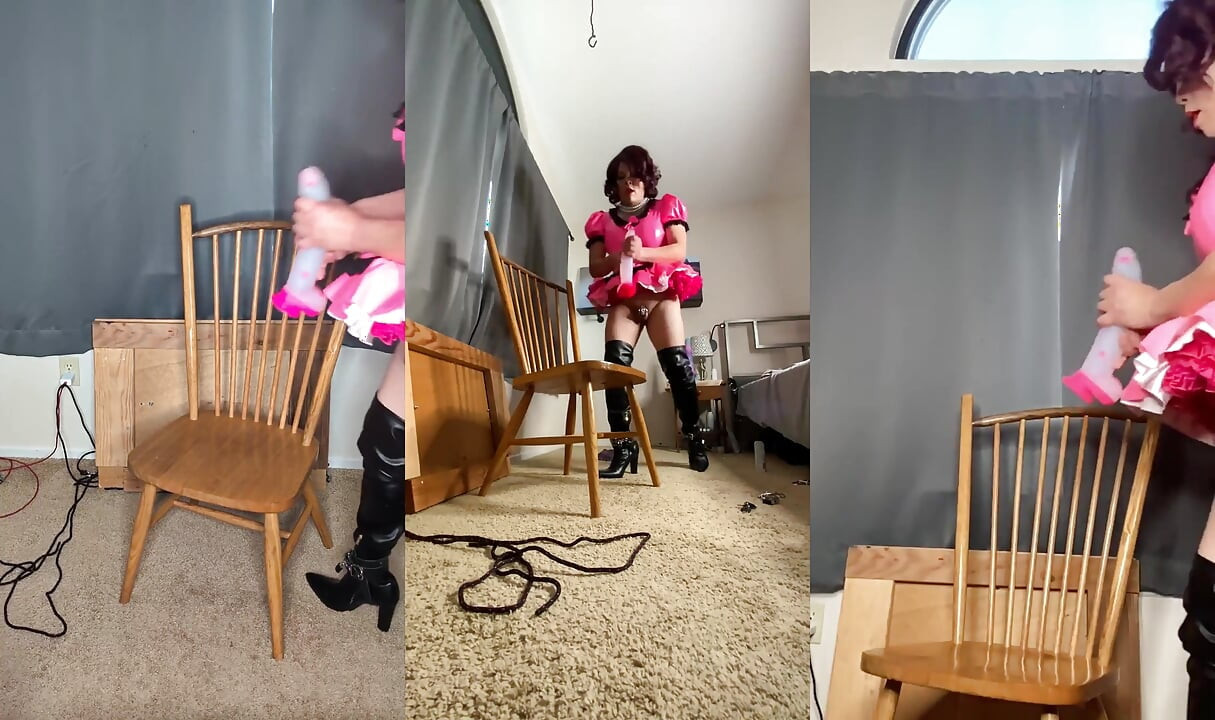 Sissy Maid Candy leker med de store dildoene sine igjen!