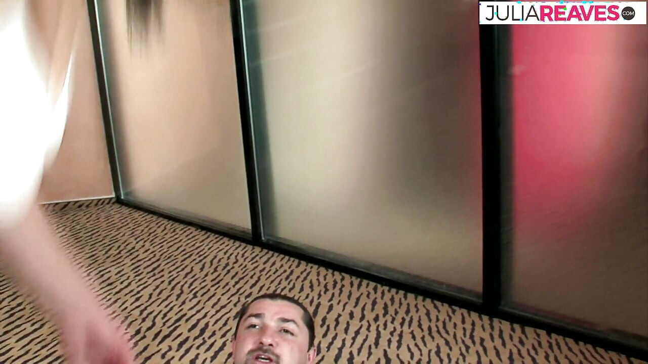 흑인 대물 자지와 섹스하는 Mia Dark 그리고 Leslie Taylor