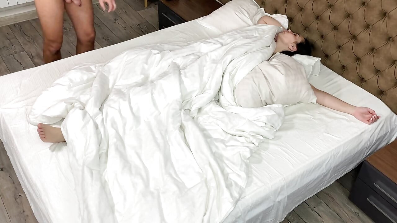 Despierta hermanastra y folla su coño mojado