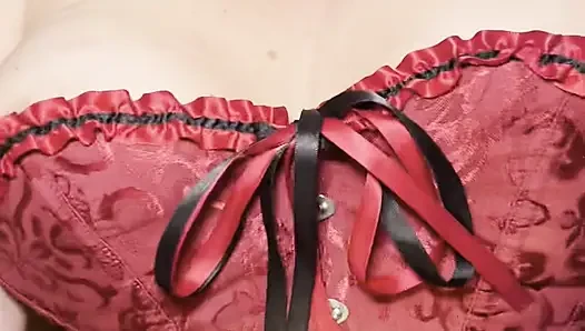 Tante seksi dengan korset dan jala dientot habis-habisan sampai dicrot di dalam