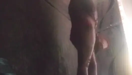 Hari ini saat mandi di kamar mandi, sabun masturbasi kakak ipar sangat menyenangkan ketika saya memasukkan jari saya dengan tangan saya