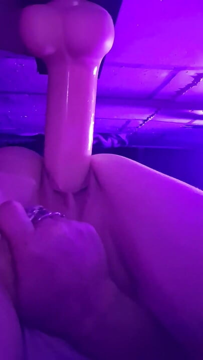 Jašem moj dildo od 13 inča