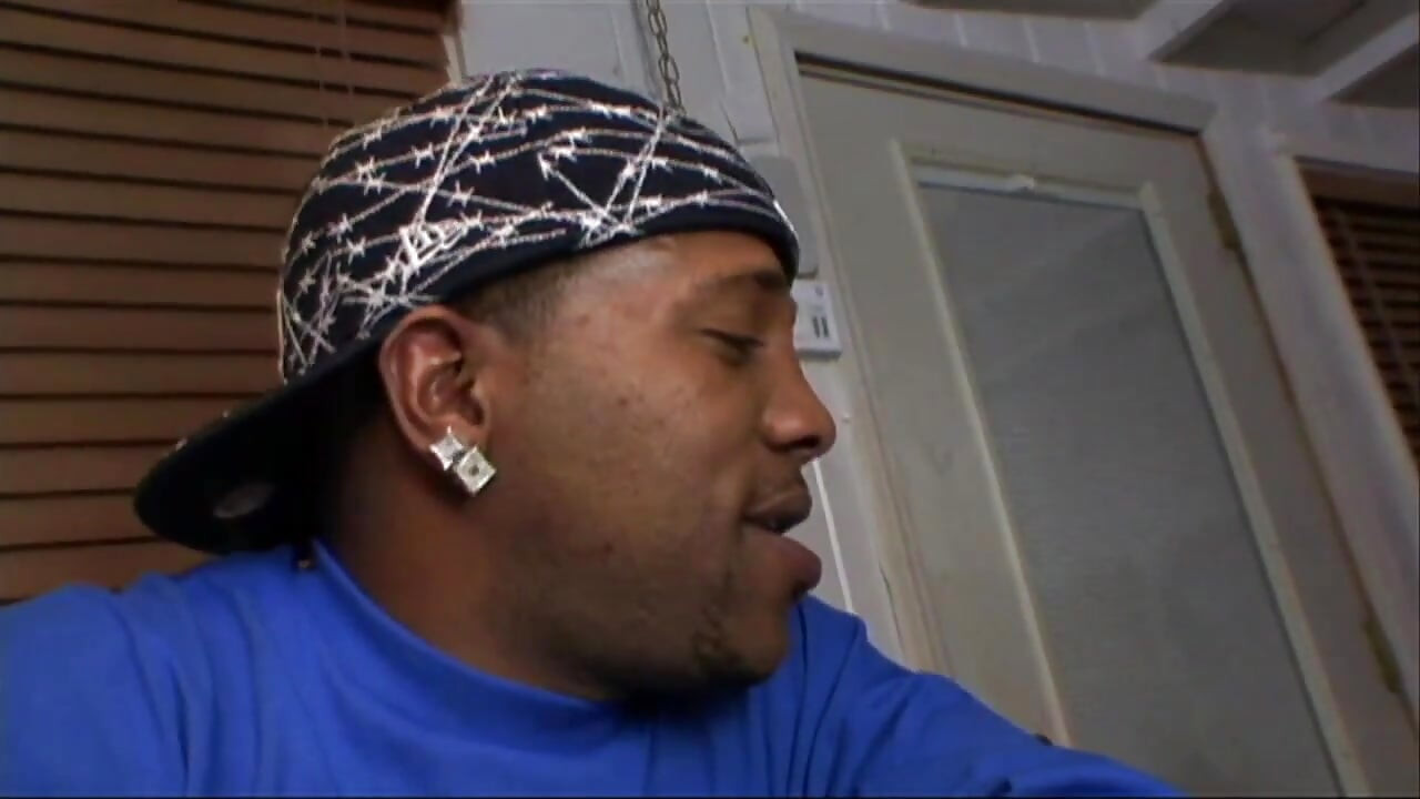 Zakar hitam besar dan tangan hitam dalam pepek awek blonde seksi