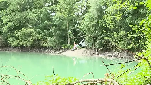 Ngentot di luar ruangan ditonton dengan penuh gairah