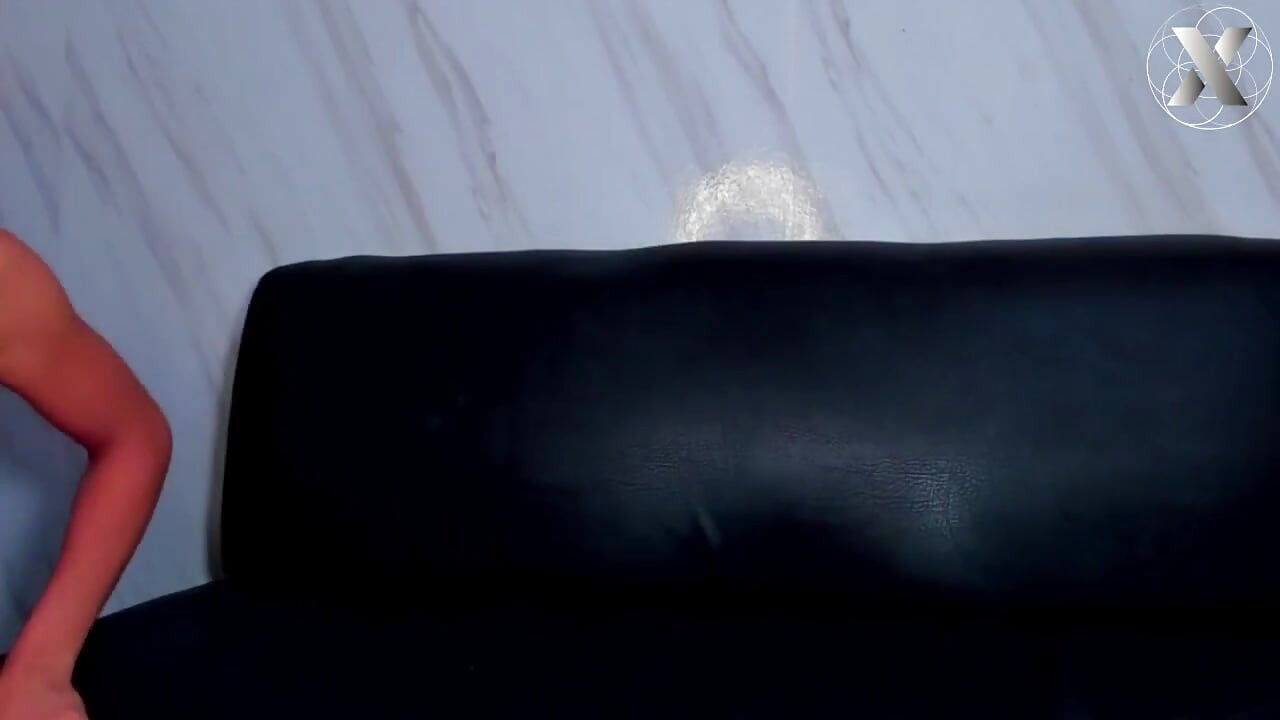Seu pau marca minha garganta dentro
