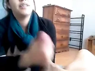 18yo Zahnspangen-Tuerkin lutscht Vorhaut-Schwanz!